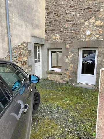 Les Landes Vila Plouër-sur-Rance França